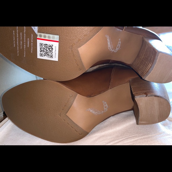 ♥️New UGG tall boots Sherpa/leather SALE size 9 - Picture 3 of 5